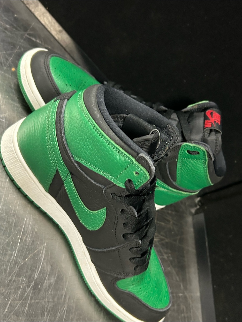 Nike Air Jordan Retro 1 Size 5.5Y - Picture 3 of 11